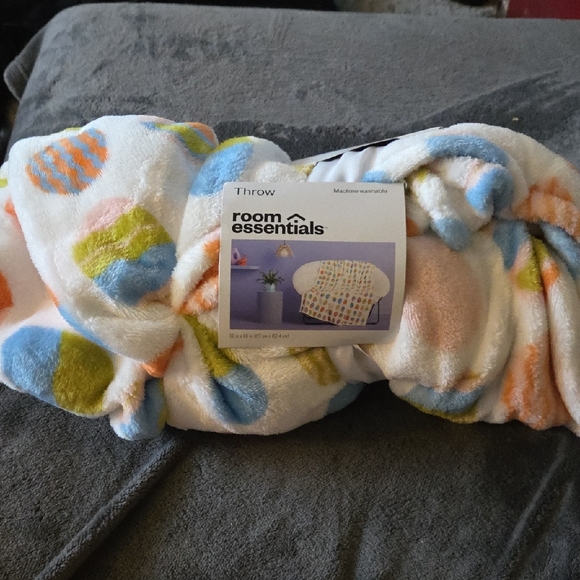 Room Essentials Throw - Picture 1 of 2